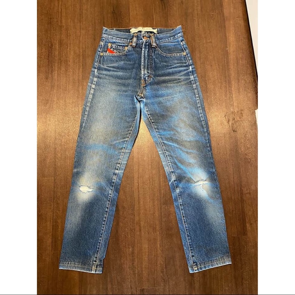 Diesel disstressed does not stretch jeans size26